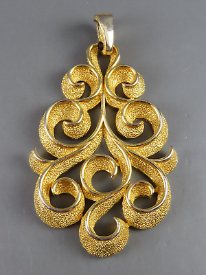 VTG CROWN TRIFARI PENDANT Gold Tone TEXTURED amp; SHINY Scroll Panel FRENCH LOOKING $11.00