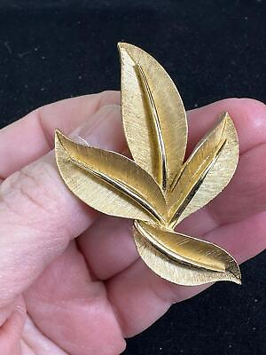 Leaves Textured TRIFARI CROWN Vintage Gold Brooch Pin M 6833 $24.99