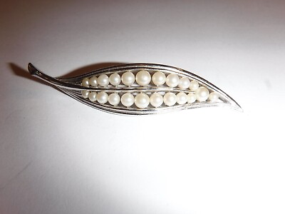 Vintage CROWN TRIFARI Leaf Brooch Double Row Faux Pearls Silver tone Signed Rare $95.00