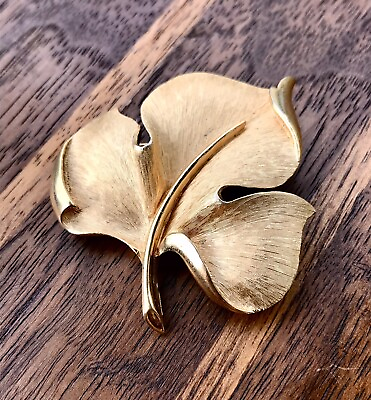 Crown Trifari Leaf Brooch Gold Brushed Textured Vintage Retro Jewelry 50s 60s $28.00